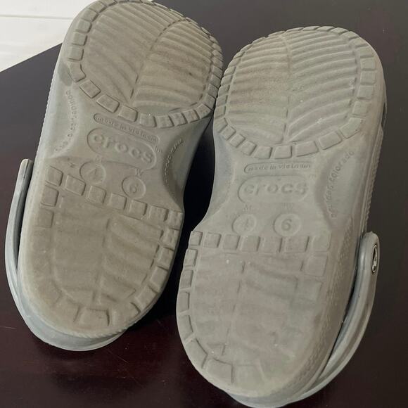 Crocs Classic Clogs Grey Size 4 Men/6 Womens - Picture 5 of 5